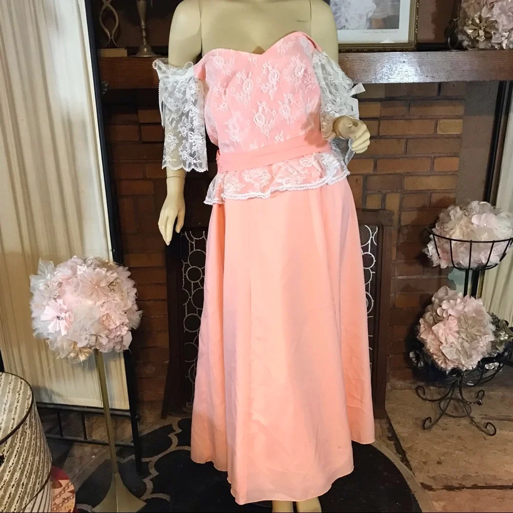 VINTAGE MID TO LATE 70'S PEACH OFF-THE-SHOULDER LACEY PARTY DRESS (M) - Picture 5 of 14